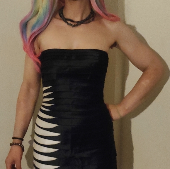 BCBGMAXAZRIA-EUC-RARE- BLACK&WHITE DOWN RIGHT SIDE STRAPLESS DRESS - Picture 7 of 11